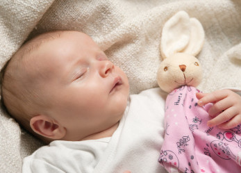 4 sposoby na to, jak uspokoić niemowlę i pozwolić mu zasnąć