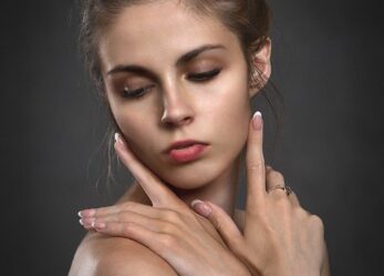Fluidy do twarzy – jak je dobrać i zapewnić sobie lepszy wygląd skóry?