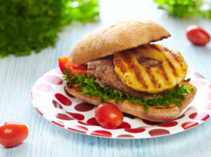 Pikantne burgery wieprzowe po hawajsku