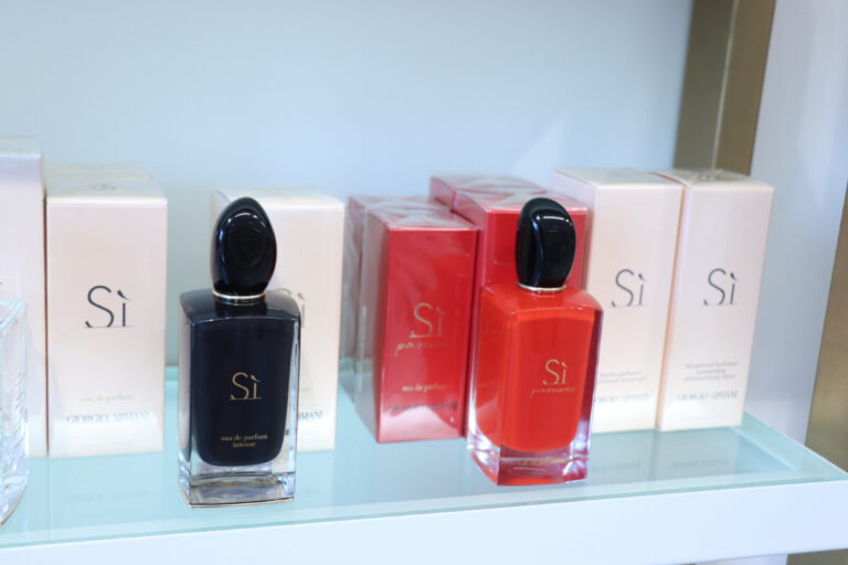 Giorgio Armani Si, czyli zapach elegancji, wolności i odwagi. Dlaczego warto powiedzieć mu „tak”?