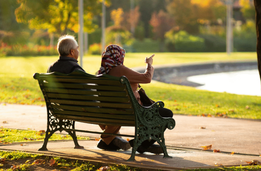 Wolontariat seniorów: co daje innym i co daje Tobie?