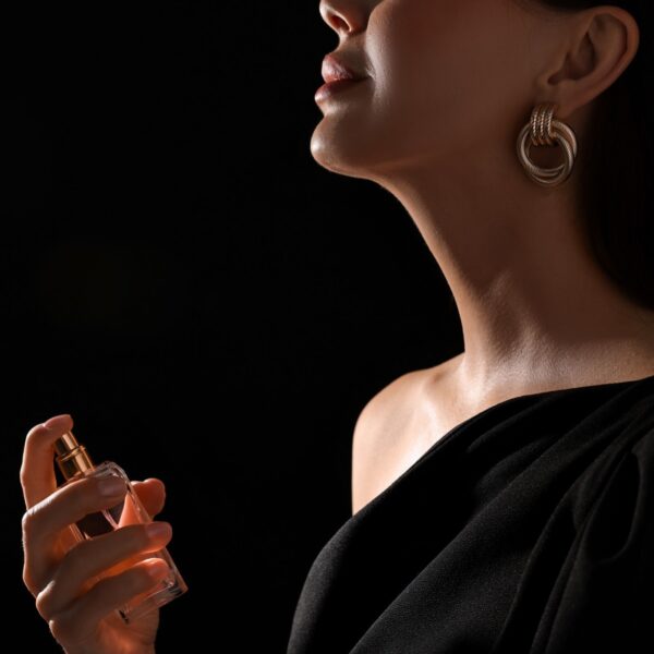 Damskie perfumy to więcej niż zapach – jak stały się elementem naszej tożsamości i stylu?